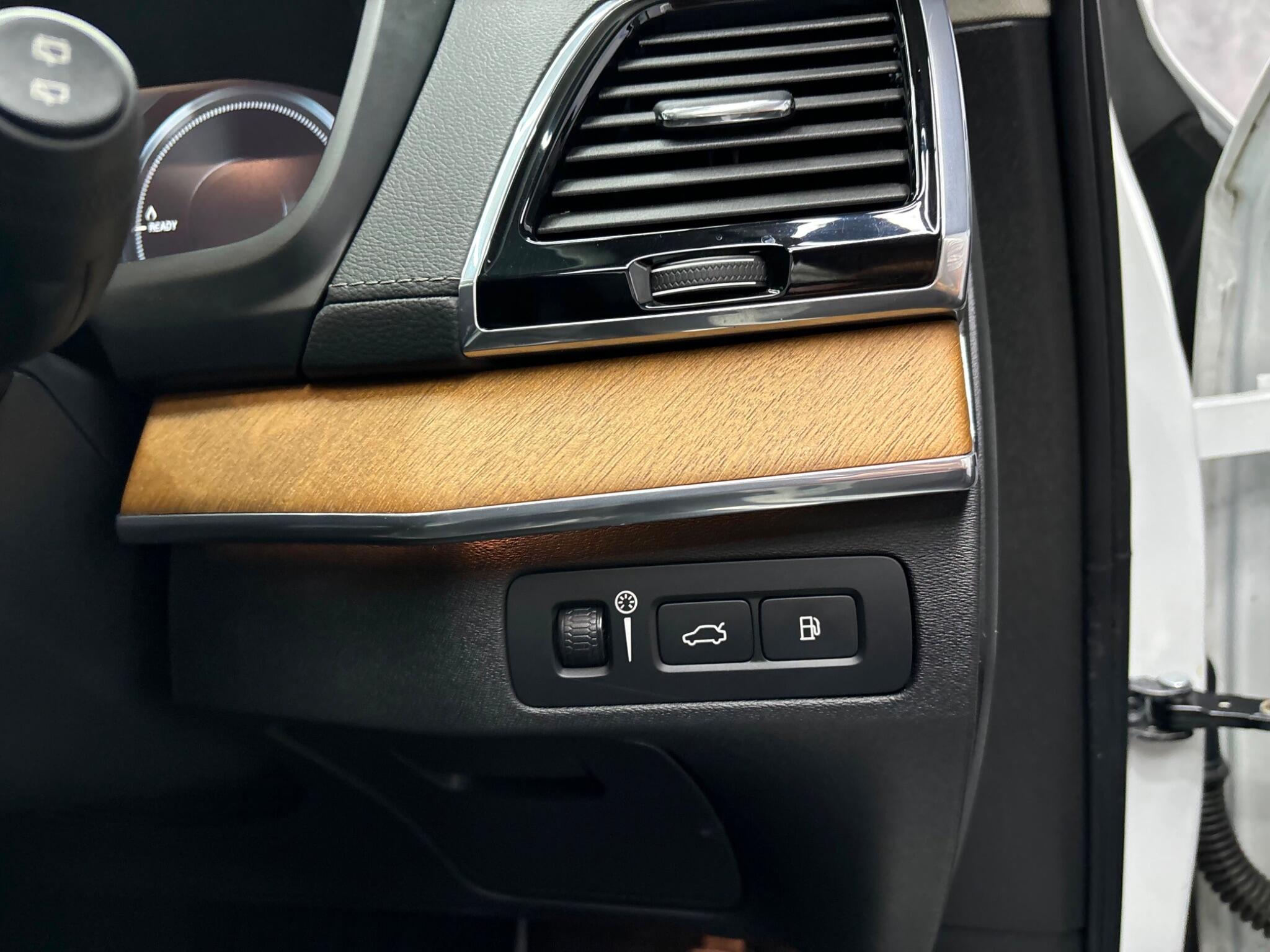Volvo XC90 view 14