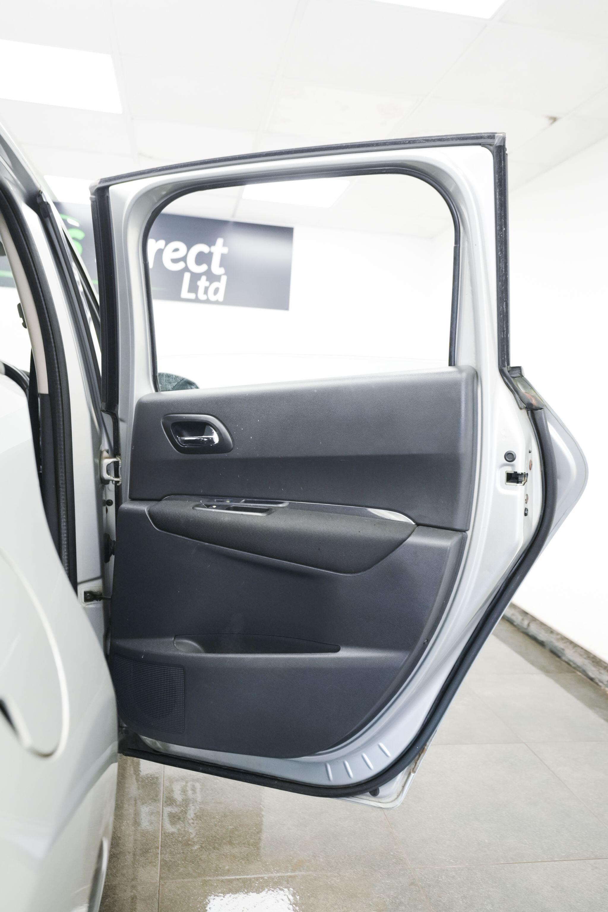 Peugeot 3008 view 16