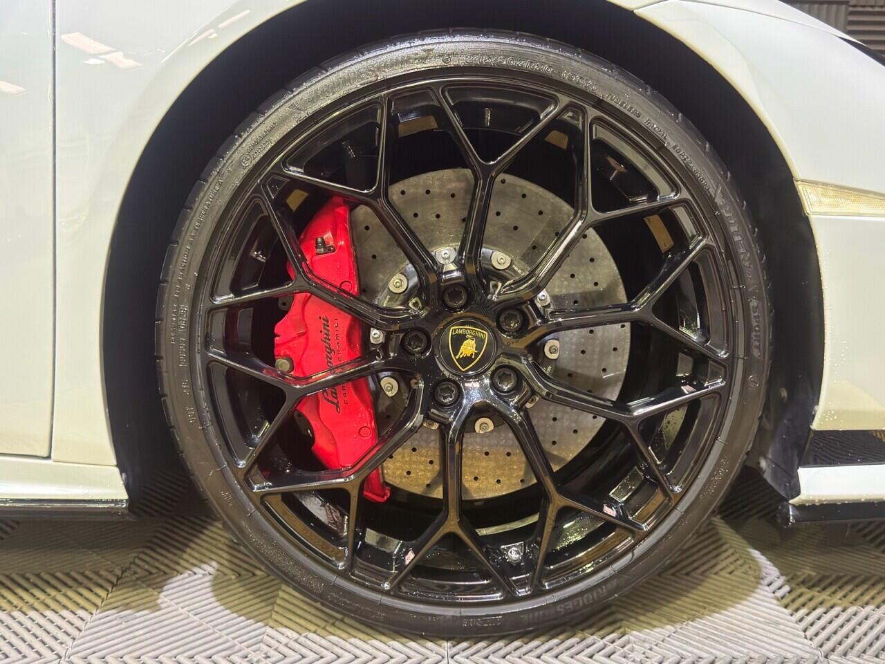 Lamborghini Huracan view 7