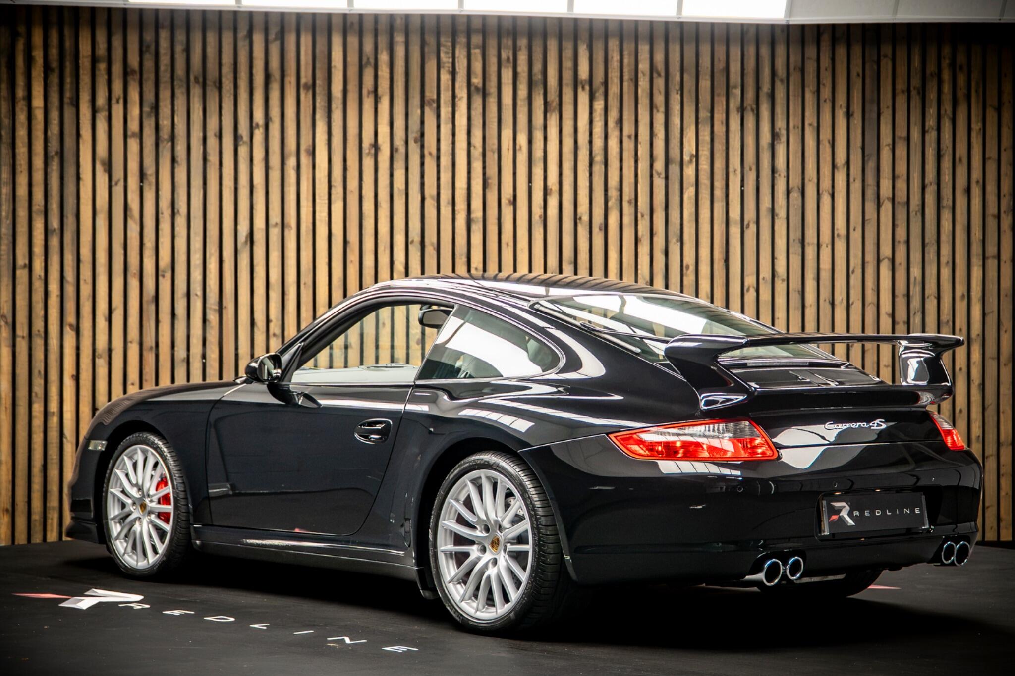 Porsche 911 view 3