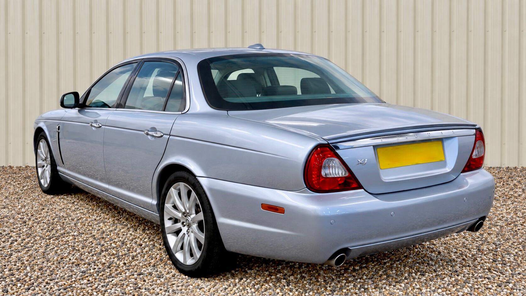 Jaguar XJ view 3