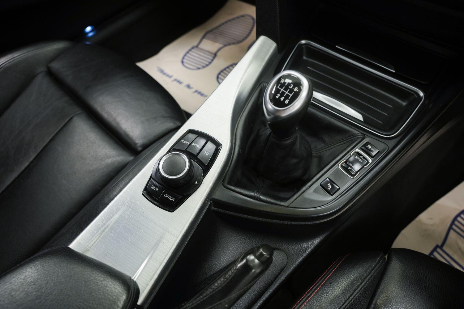 BMW 3 Series view 22