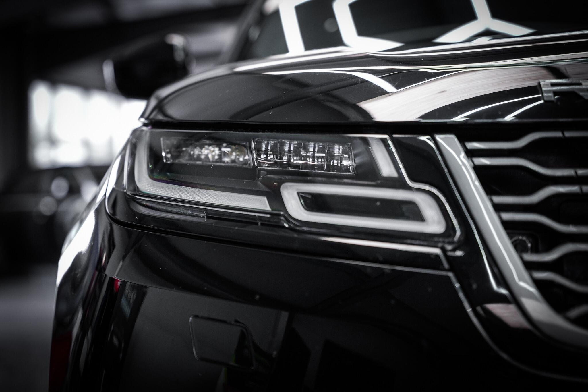 Land Rover Range Rover Velar view 31
