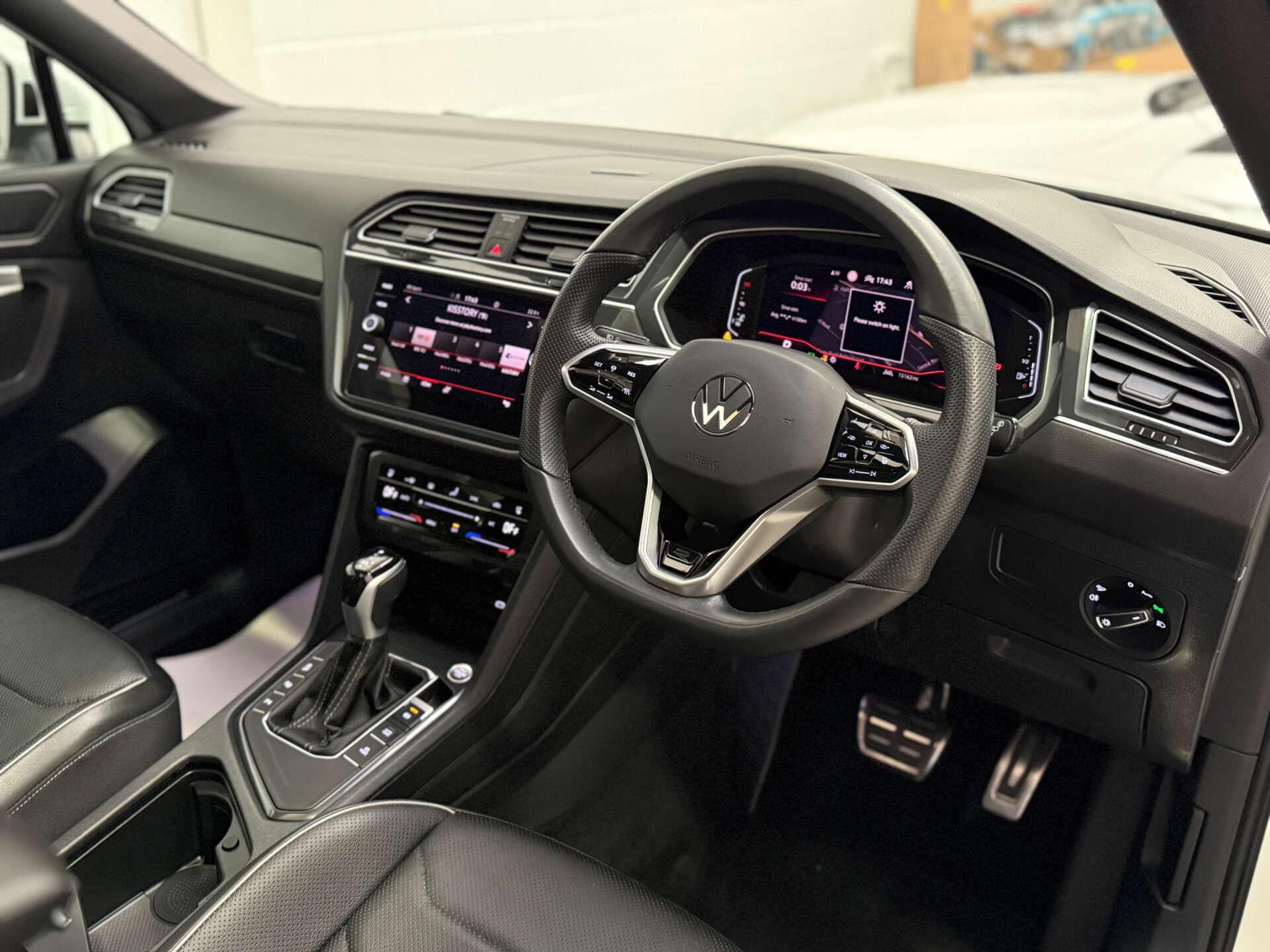 Volkswagen Tiguan Allspace view 11