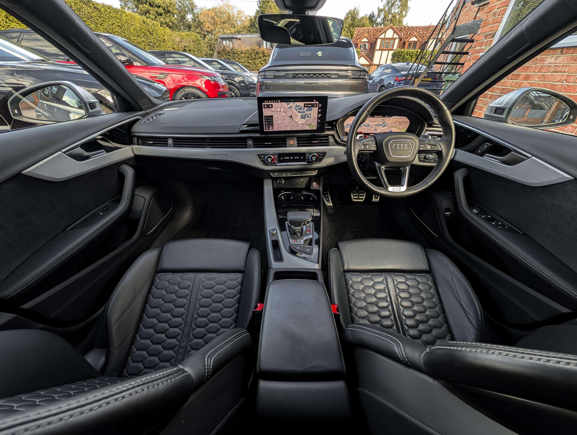 Audi RS4 view 26