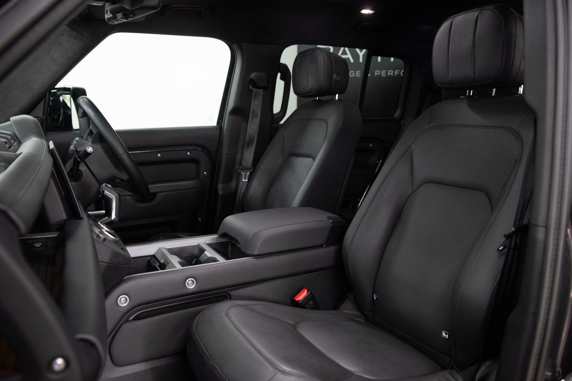 Land Rover Defender 110 view 4