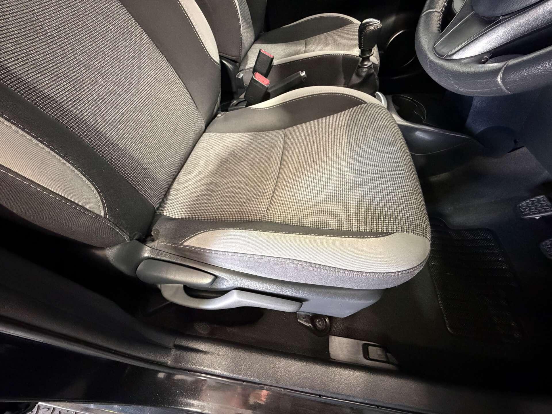 Toyota Yaris view 15