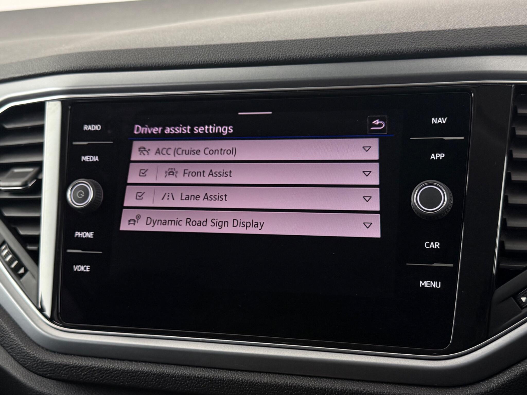 Volkswagen T-Roc view 30