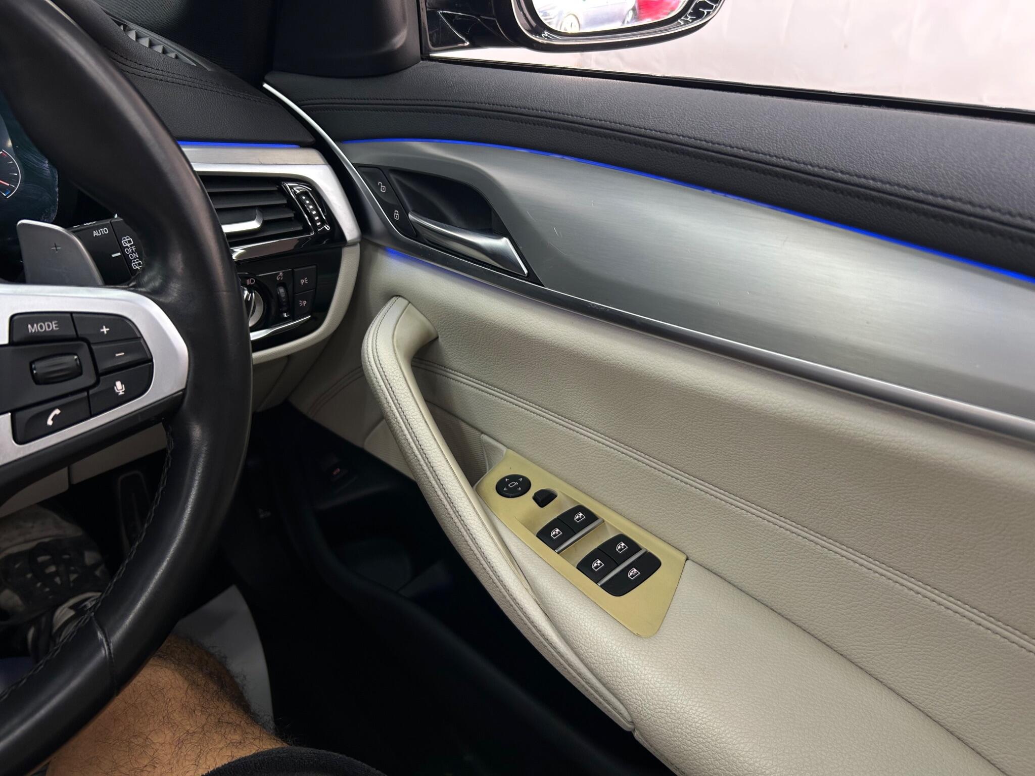 BMW 5 Series view 25