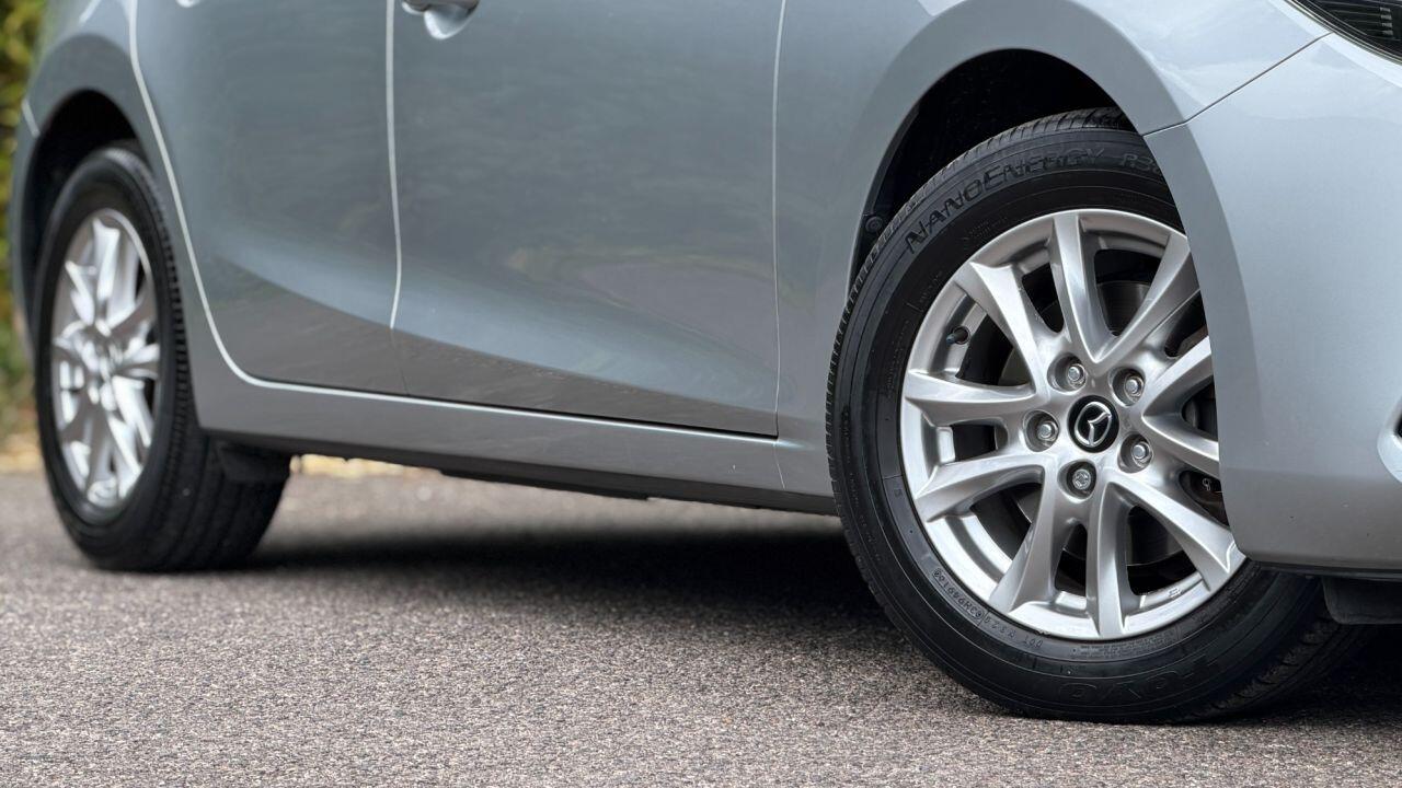 Mazda Mazda3 view 7