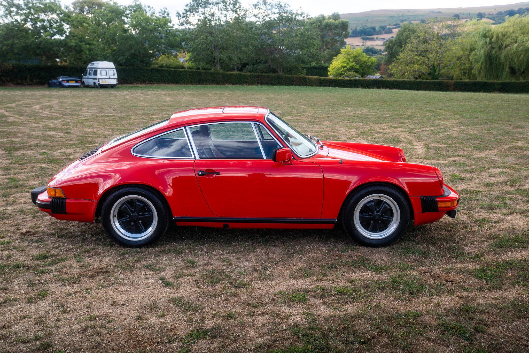 Porsche 911 view 8