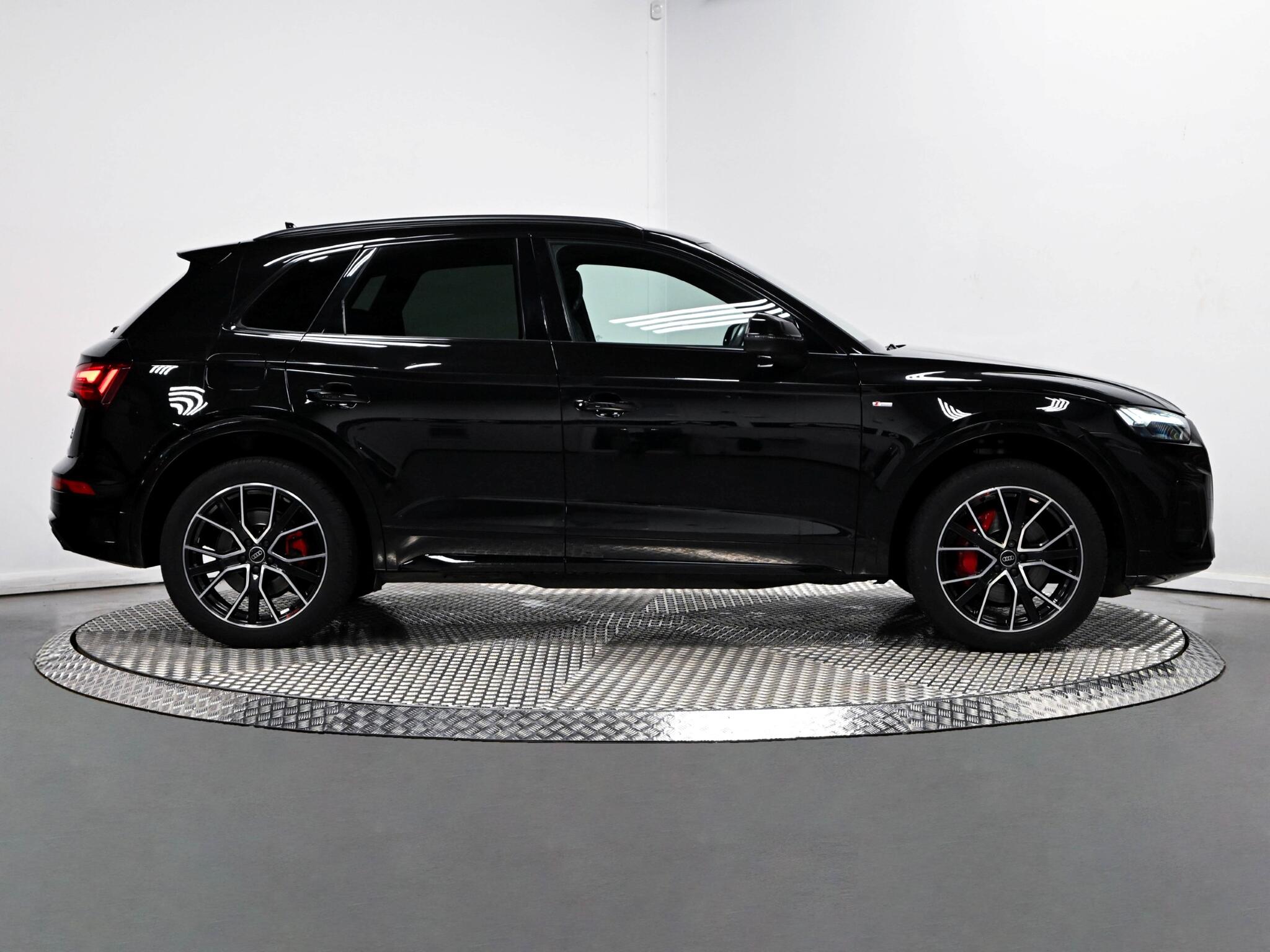 Audi Q5 view 34