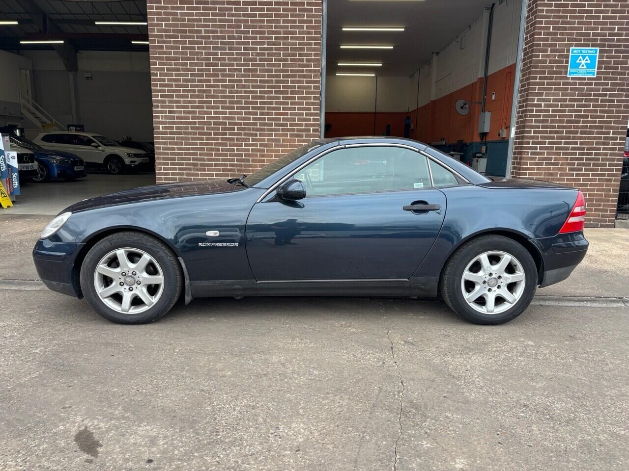 Mercedes-Benz SLK view 4
