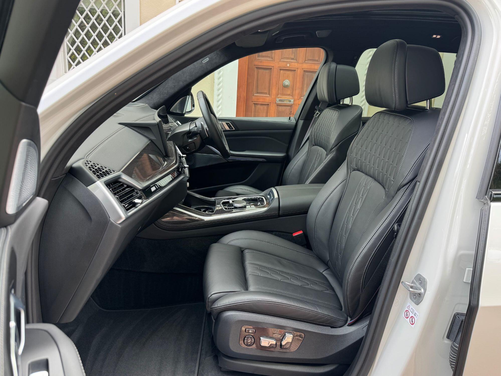 BMW X7 view 20