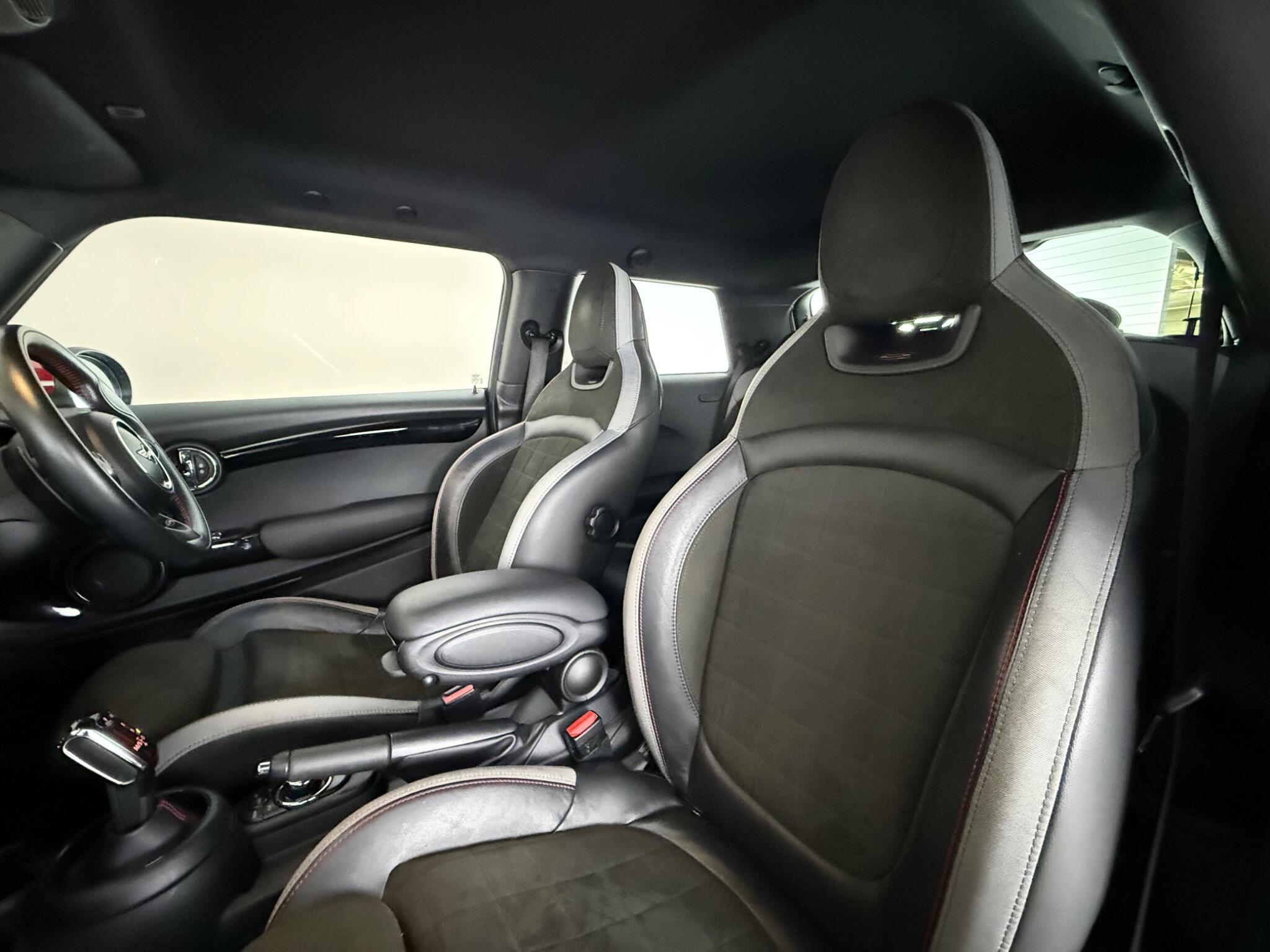 Mini Hatch view 33