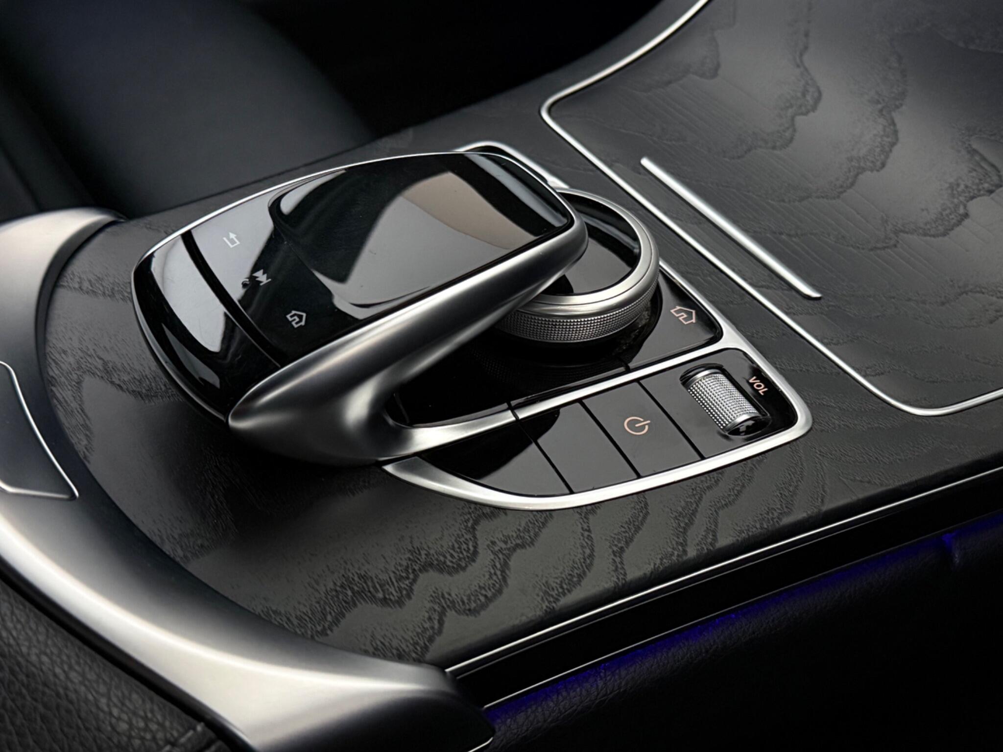 Mercedes-Benz C-Class view 22