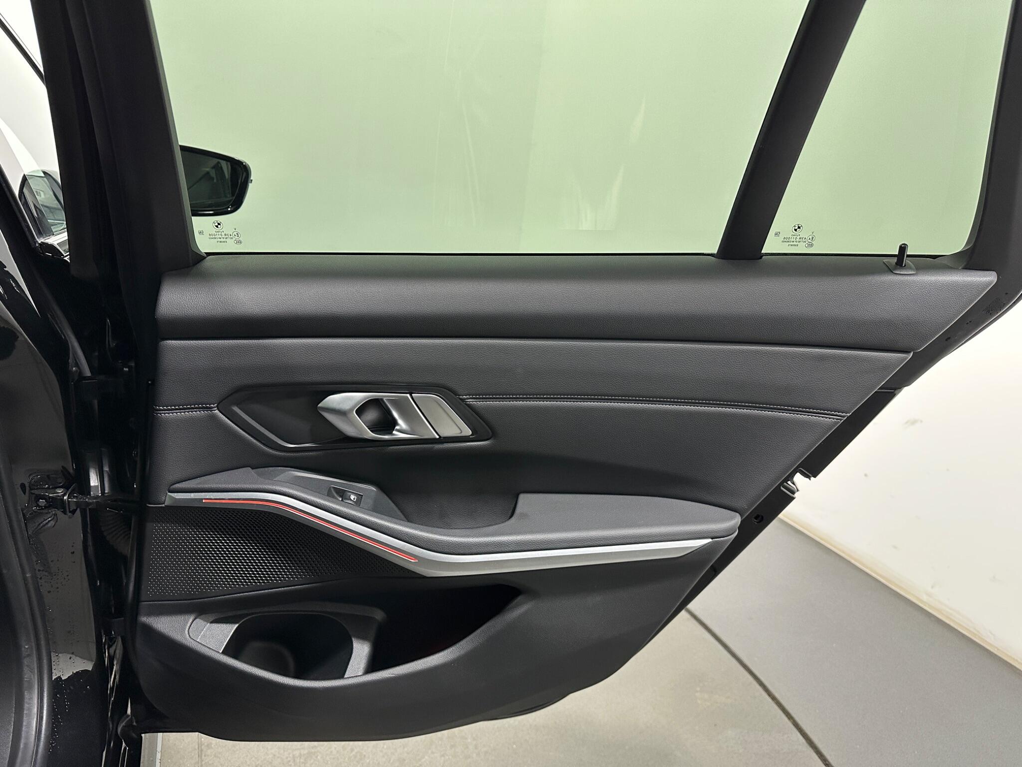 BMW 3 Series view 44