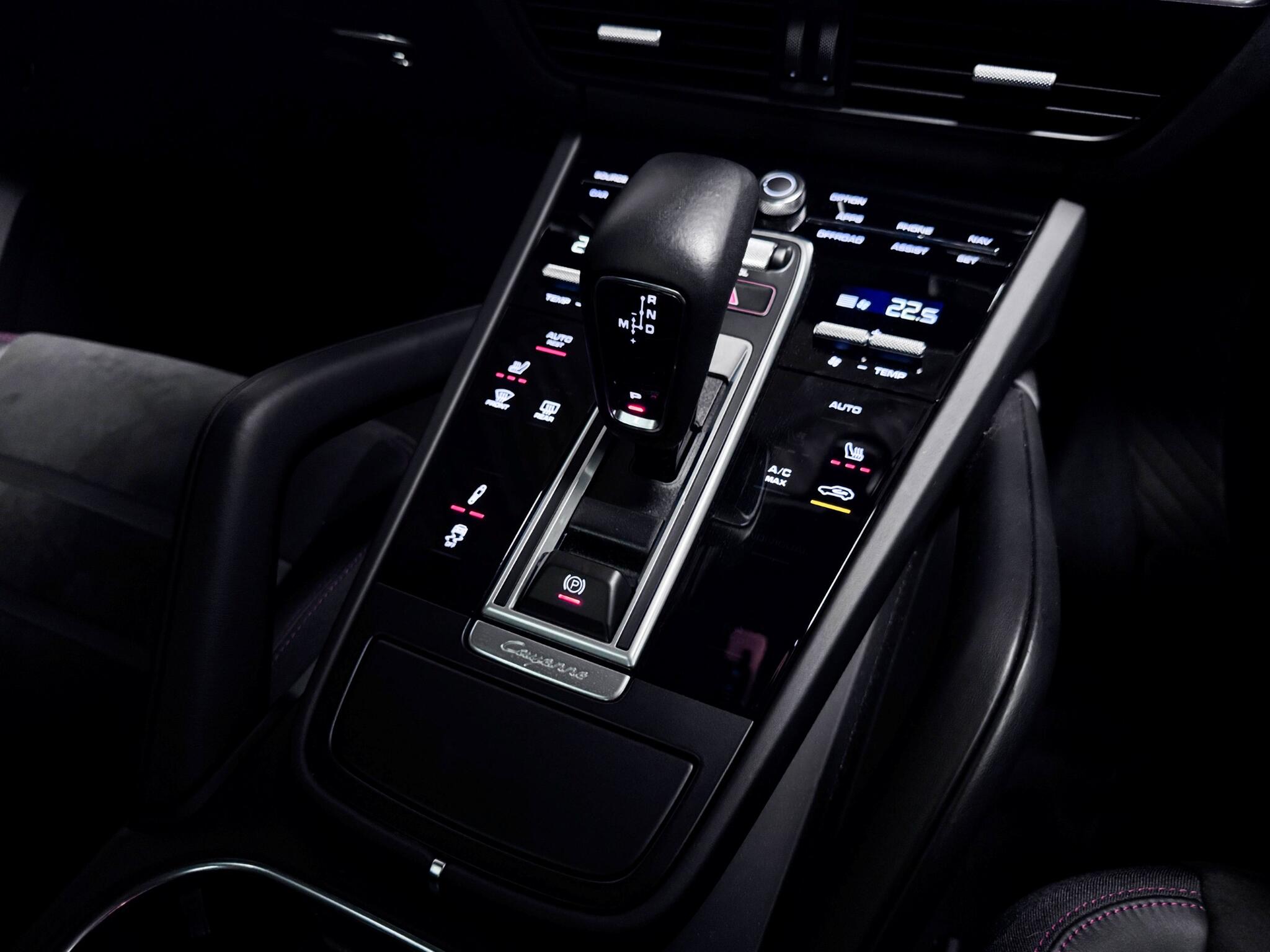 Porsche Cayenne view 40