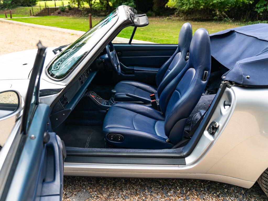 Porsche 911 view 16