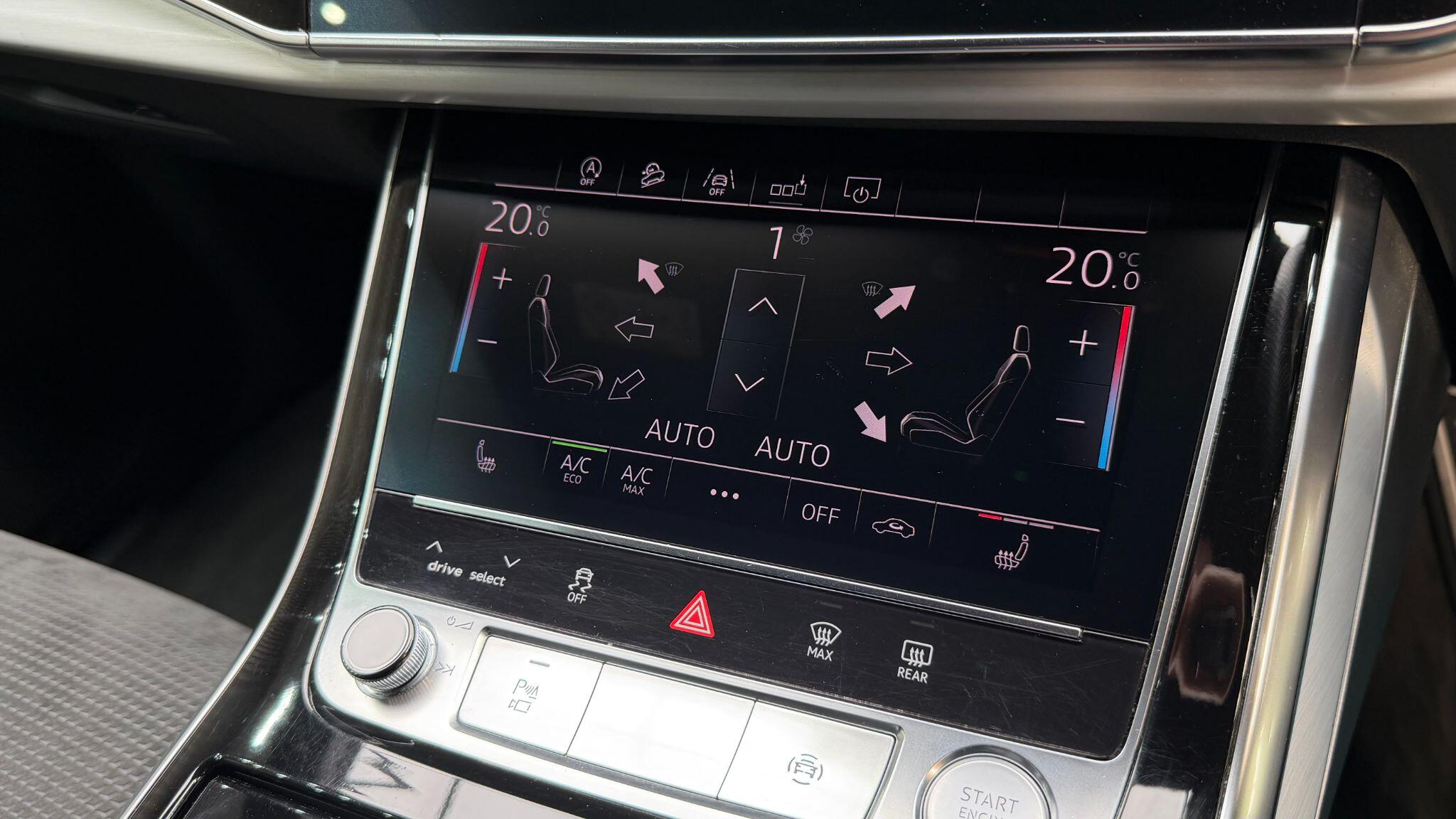 Audi Q8 view 15