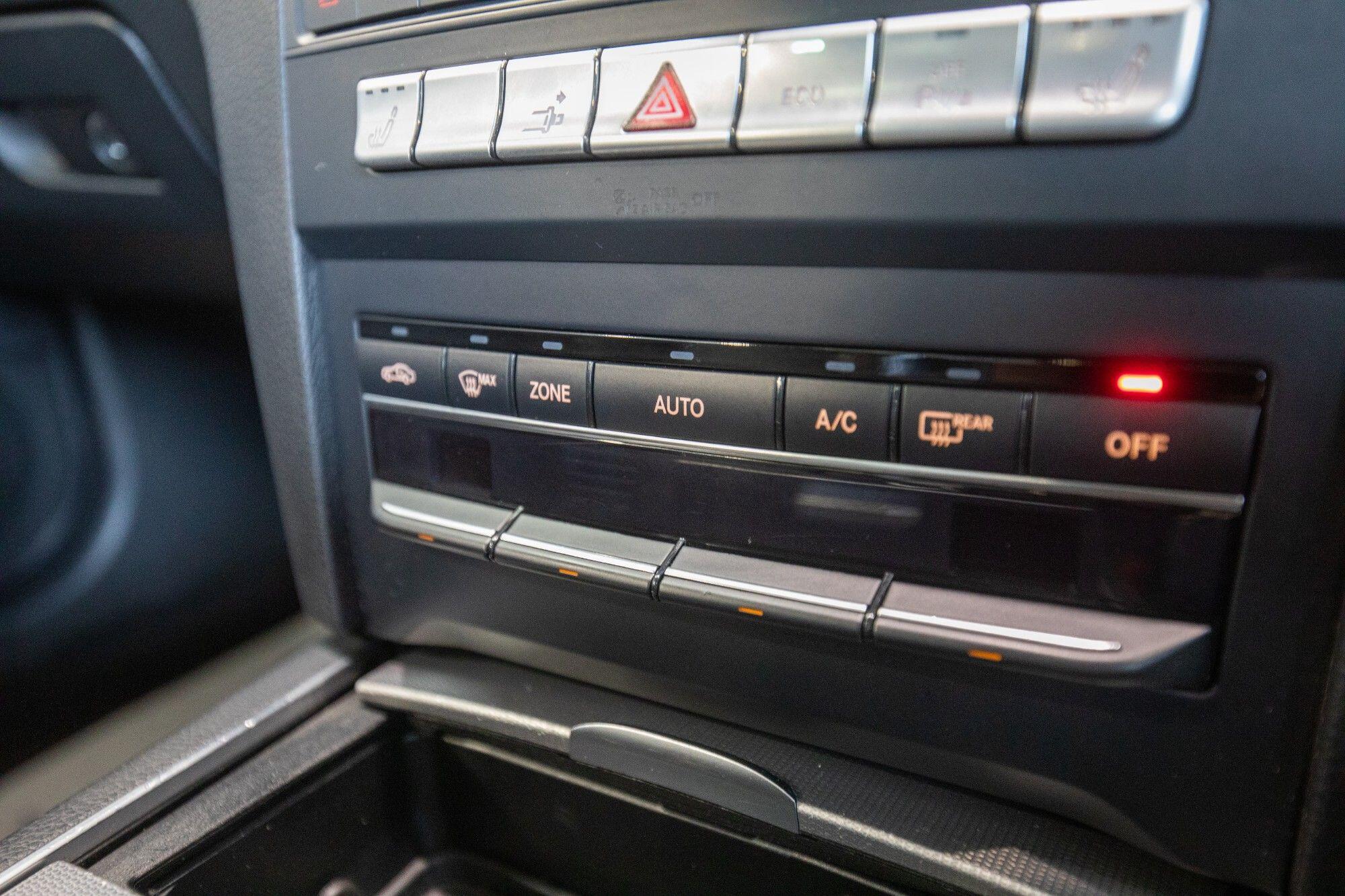 Mercedes-Benz E-Class view 23