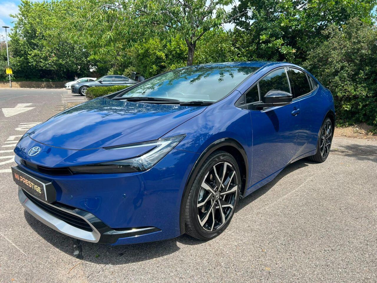 Toyota Prius view 3