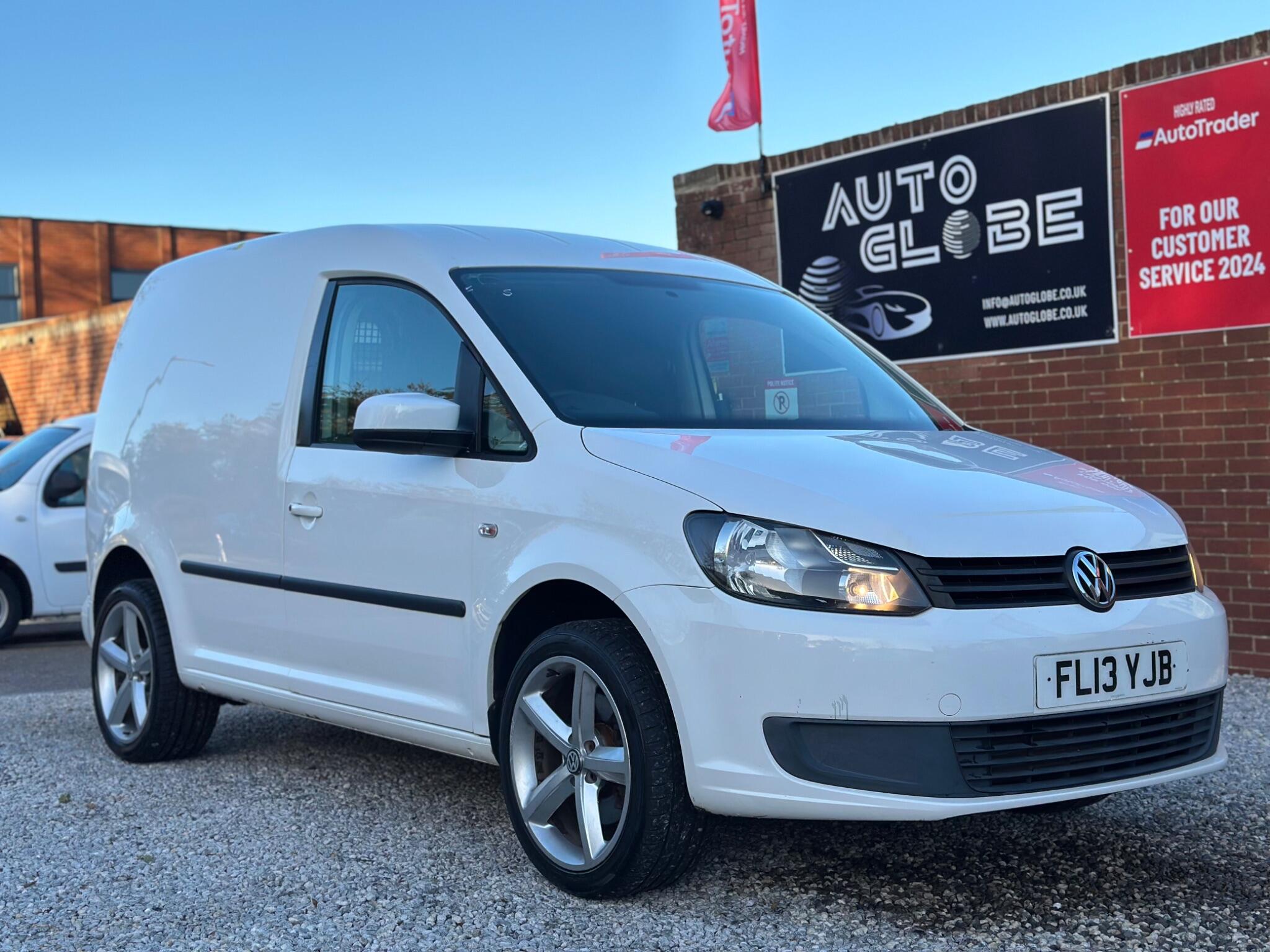 White 2013 Volkswagen Caddy Van Front-wheel drive Manual