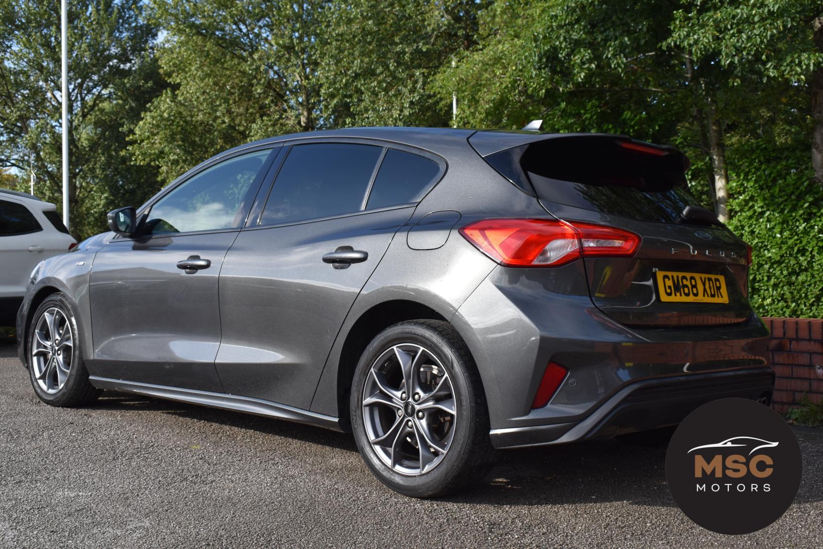 Ford Focus view 12