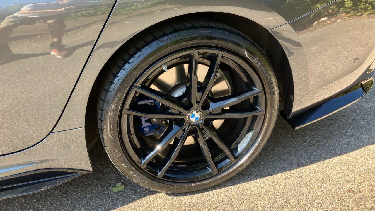 BMW 3 Series view 14