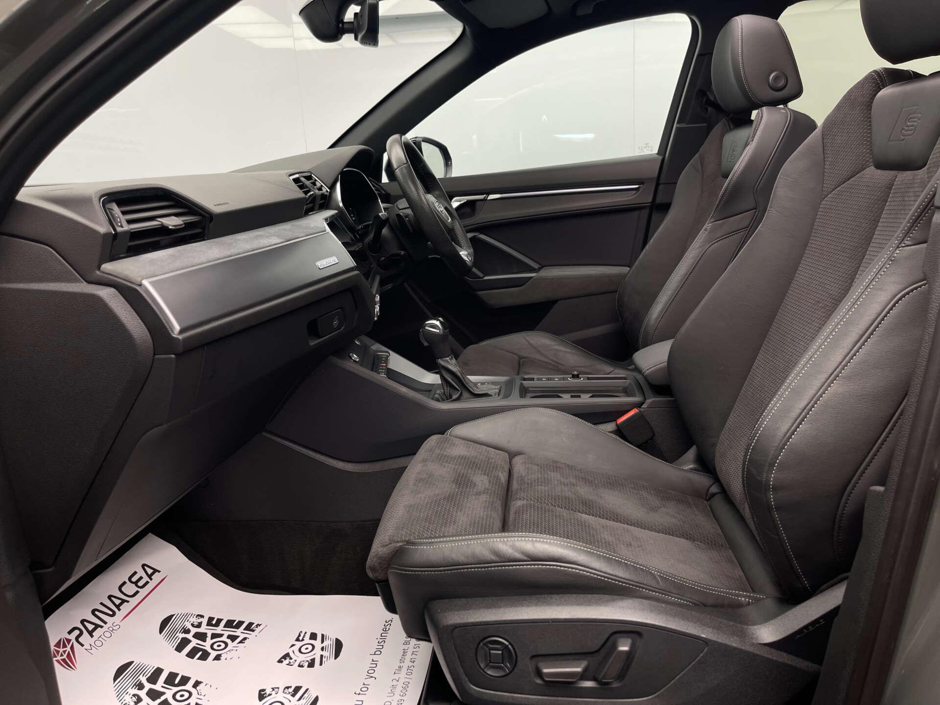 Audi Q3 view 42