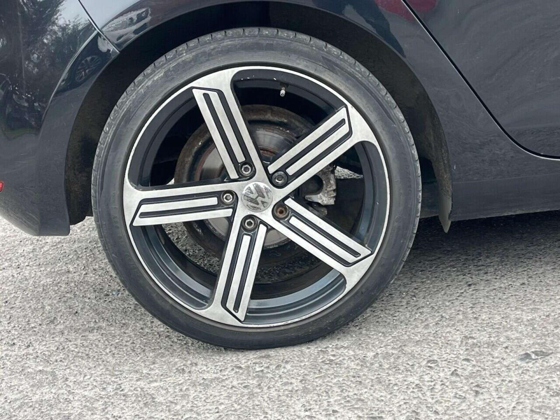 Volkswagen Golf view 25