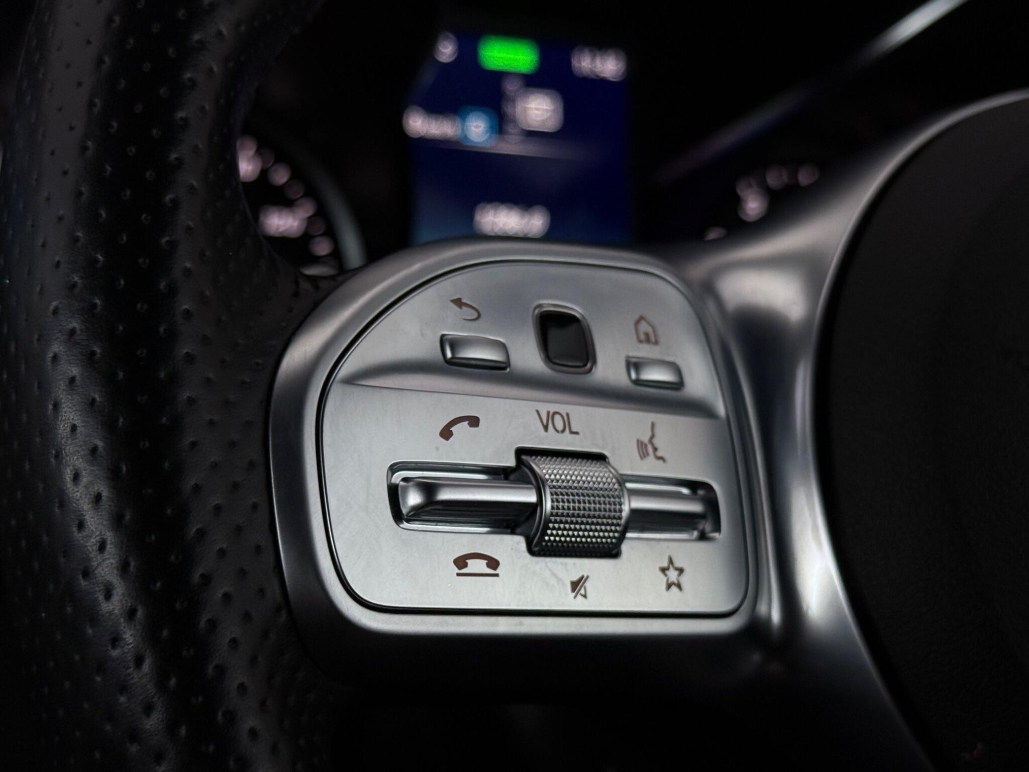 Mercedes-Benz C-Class view 17