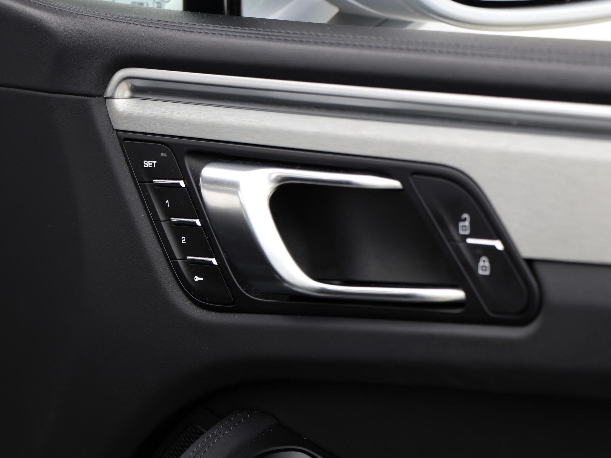 Porsche Macan view 41