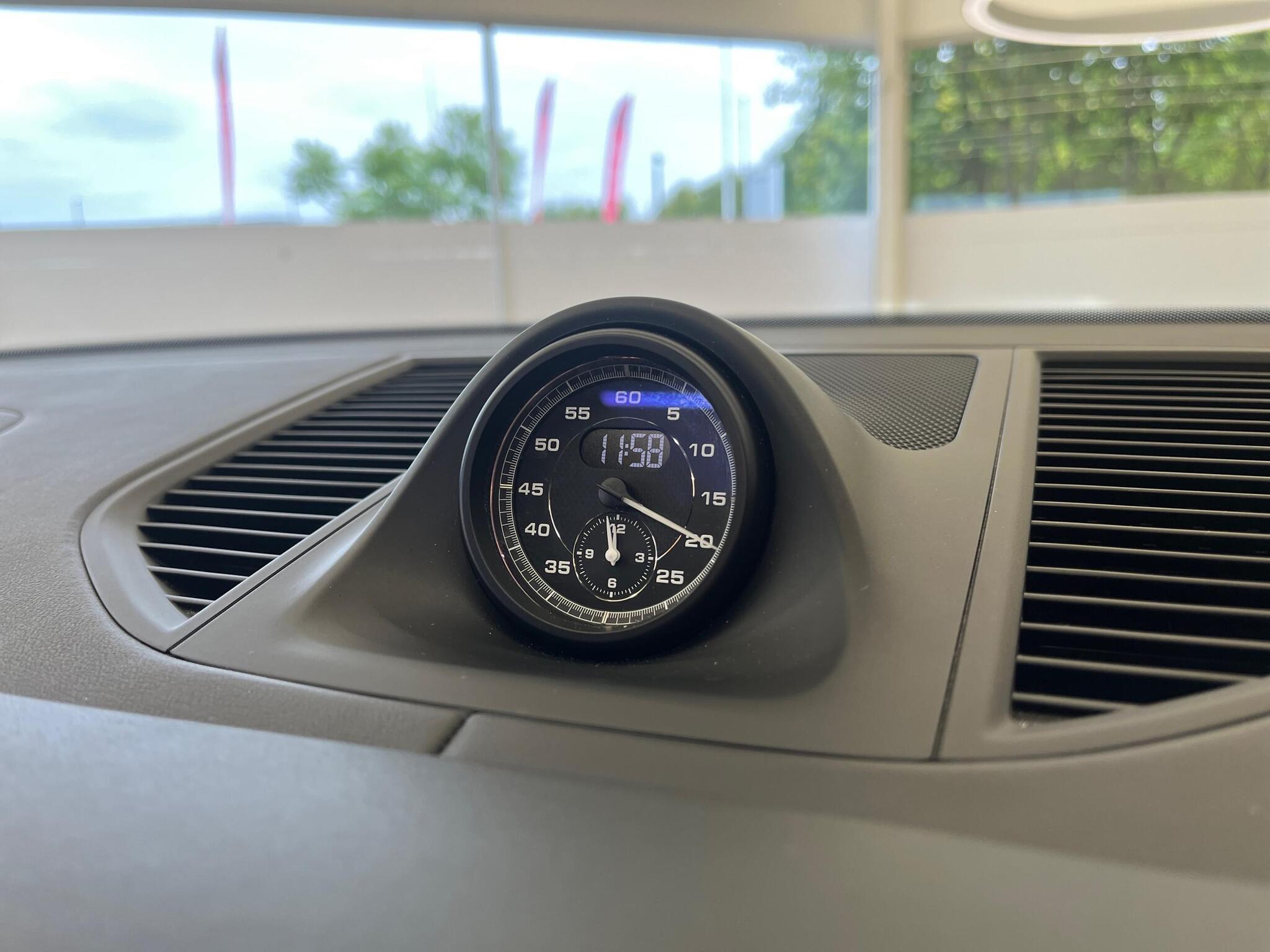 Porsche Macan view 18