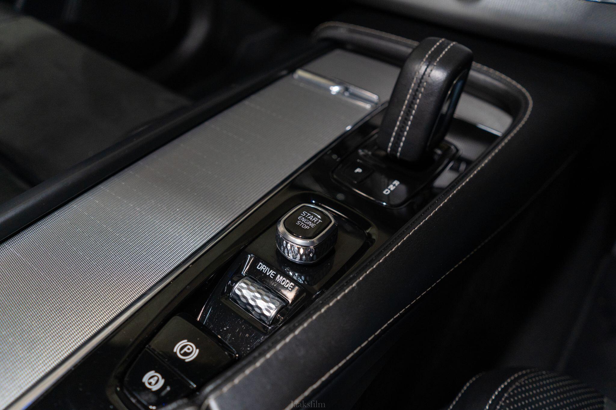 Volvo XC90 view 15