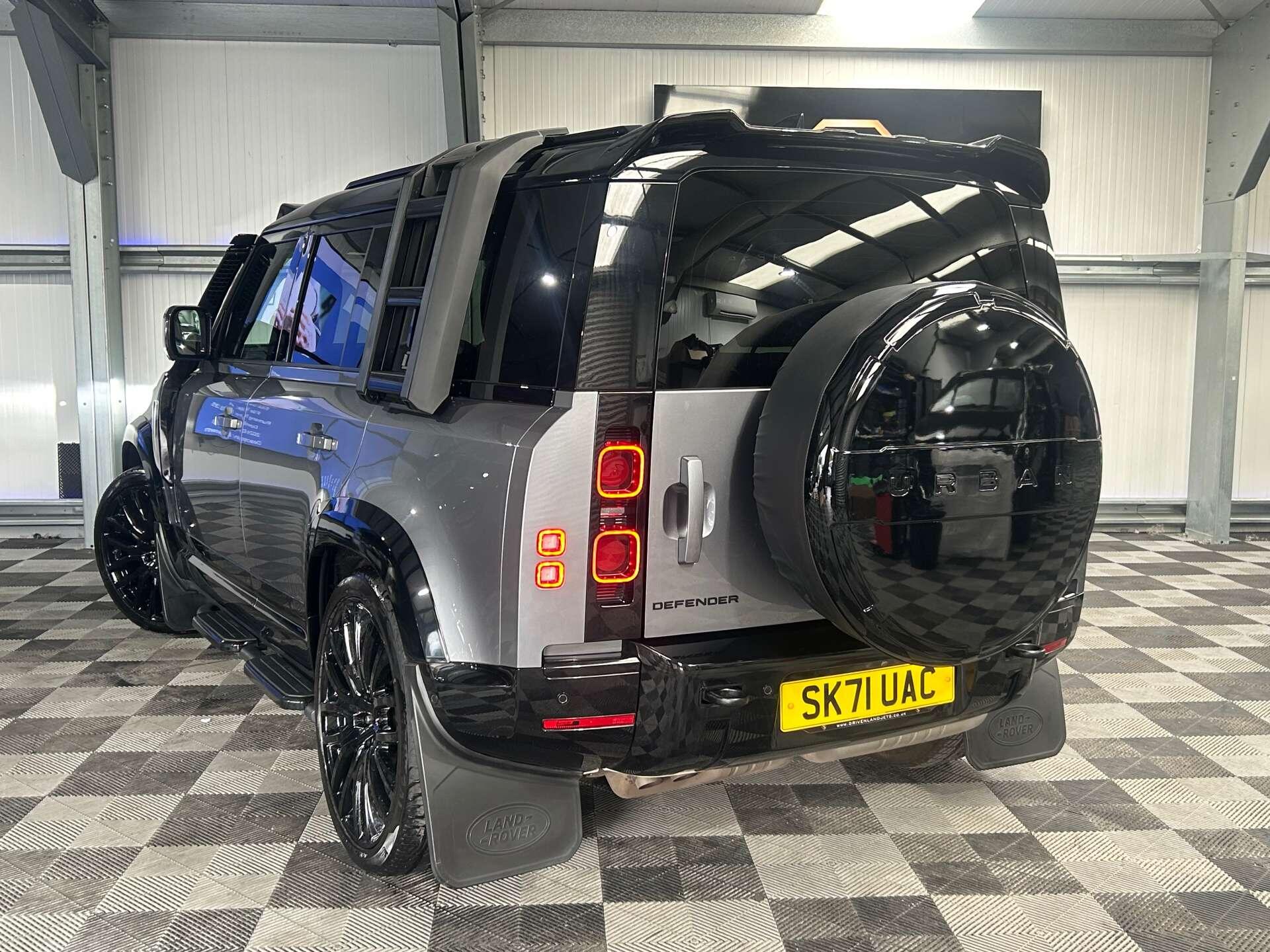 Land Rover Defender 110 view 10