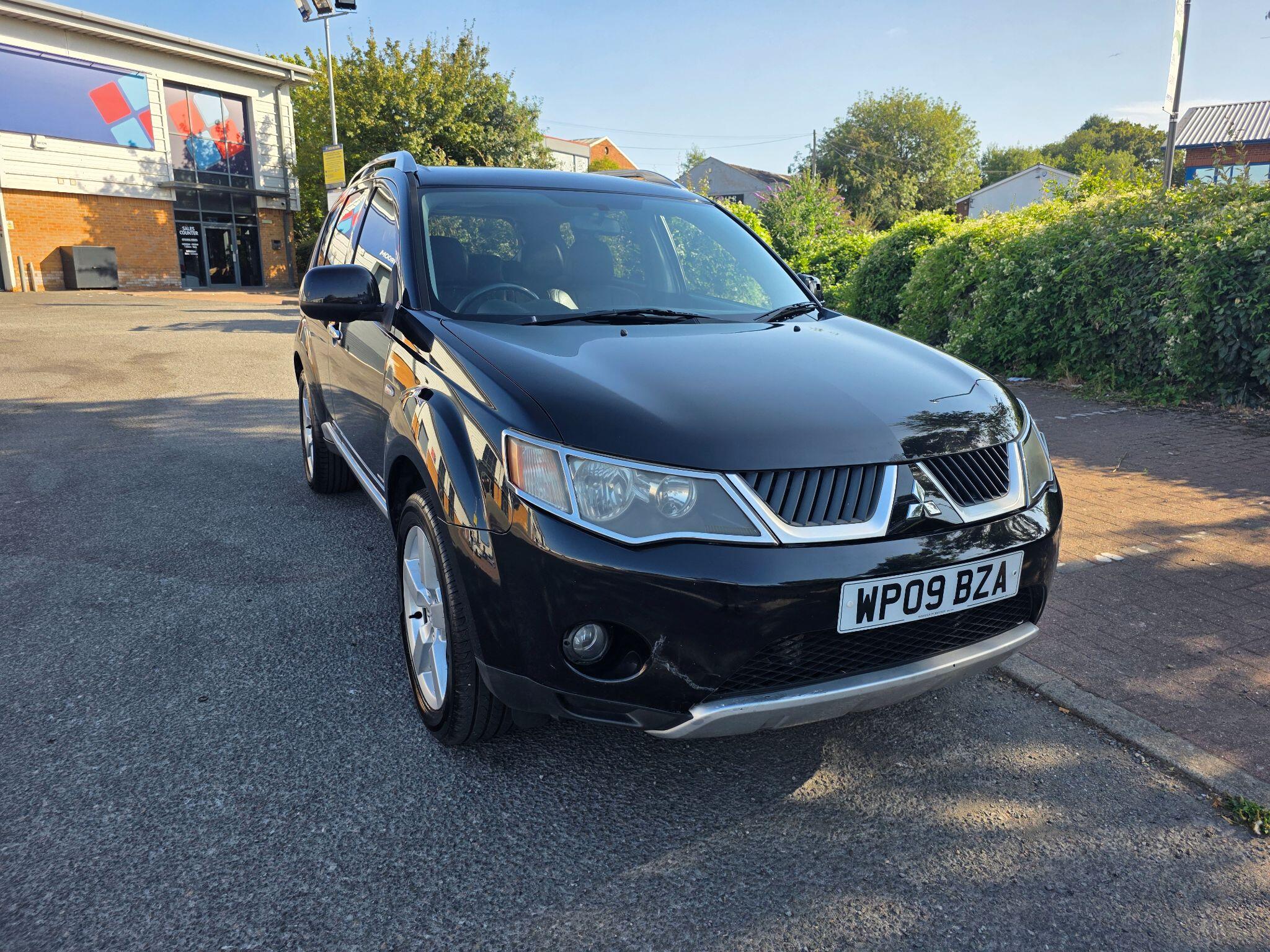 Mitsubishi Outlander view 4