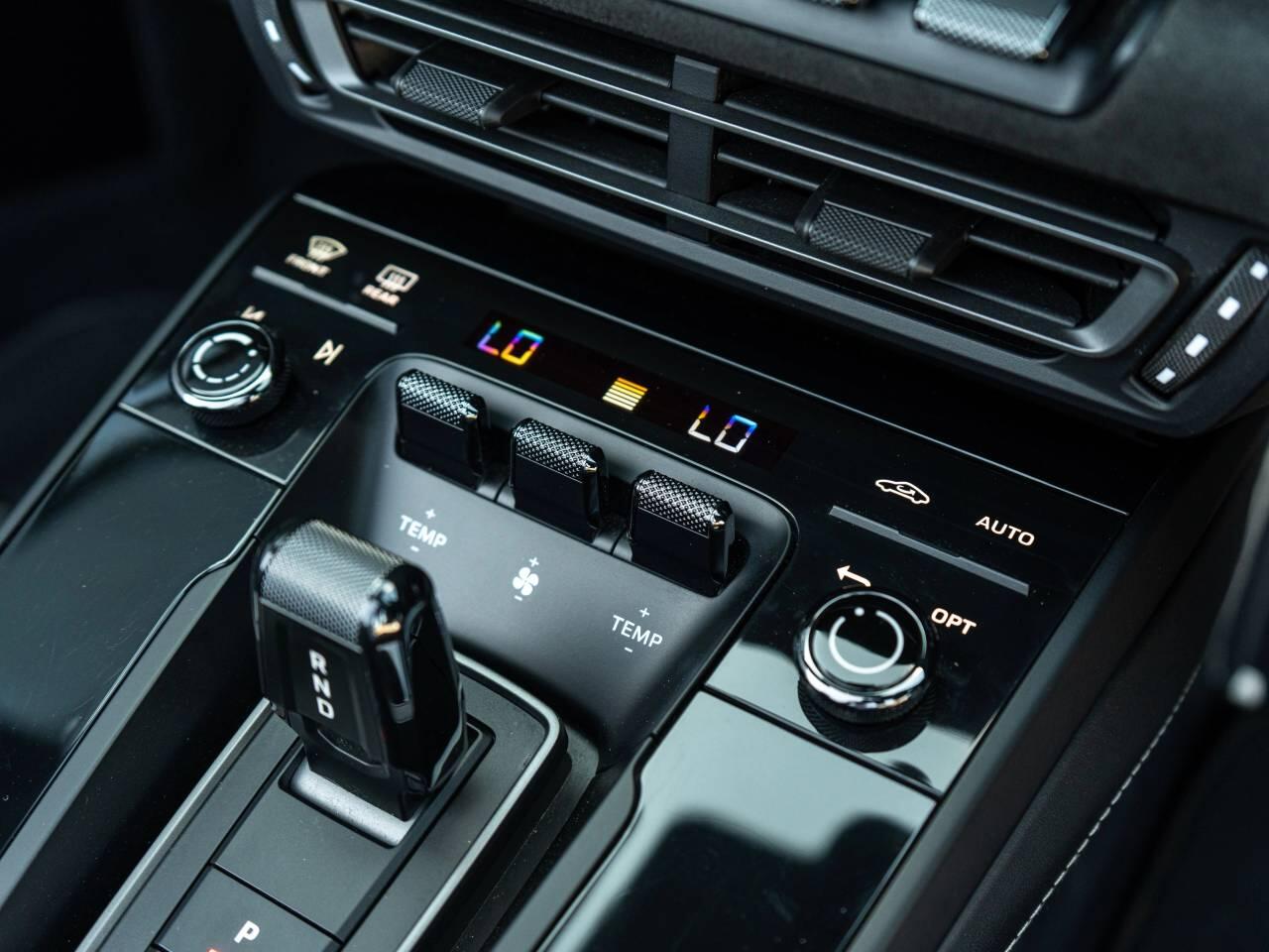 Porsche 911 view 29