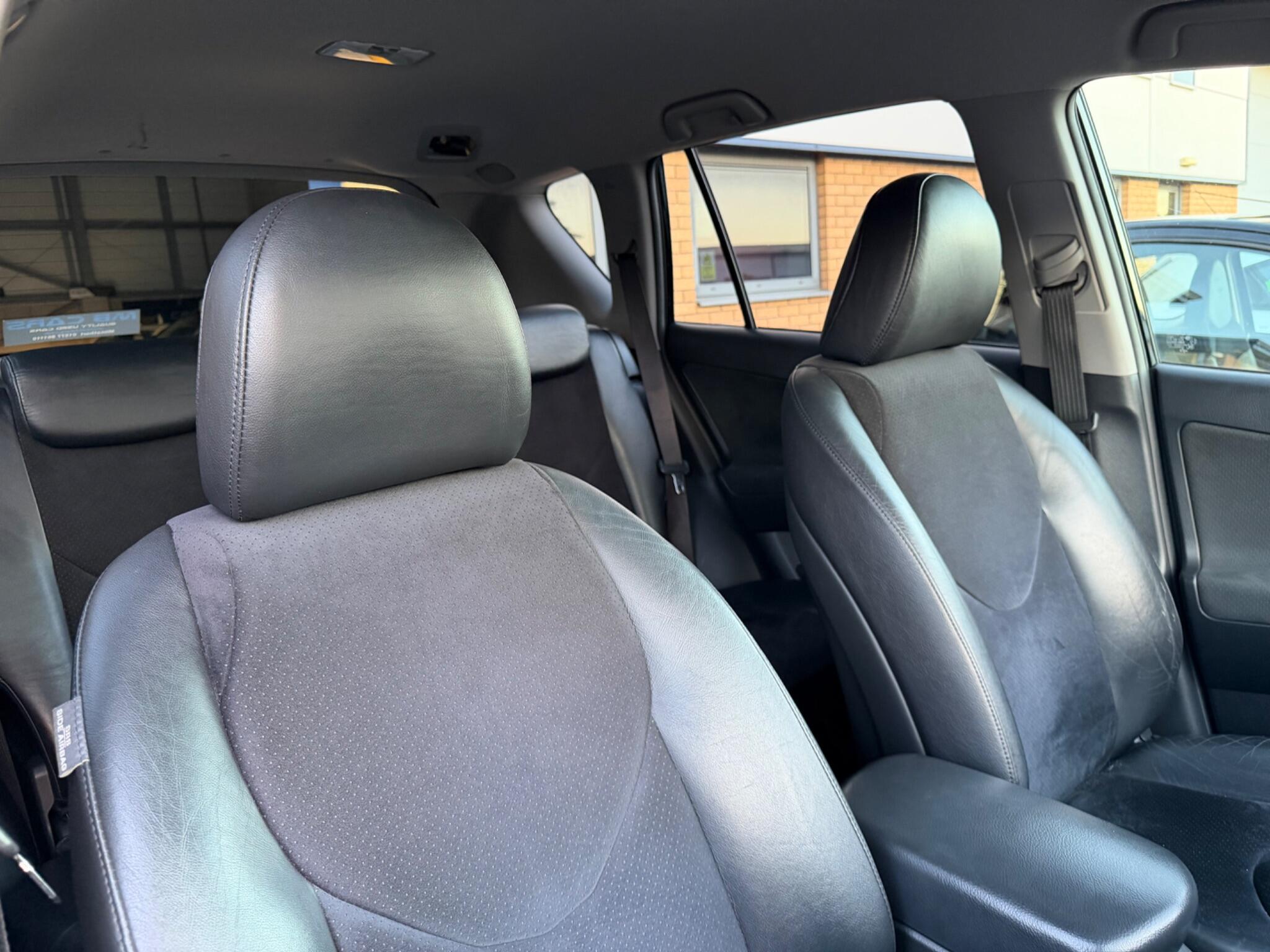 Toyota Rav4 view 16