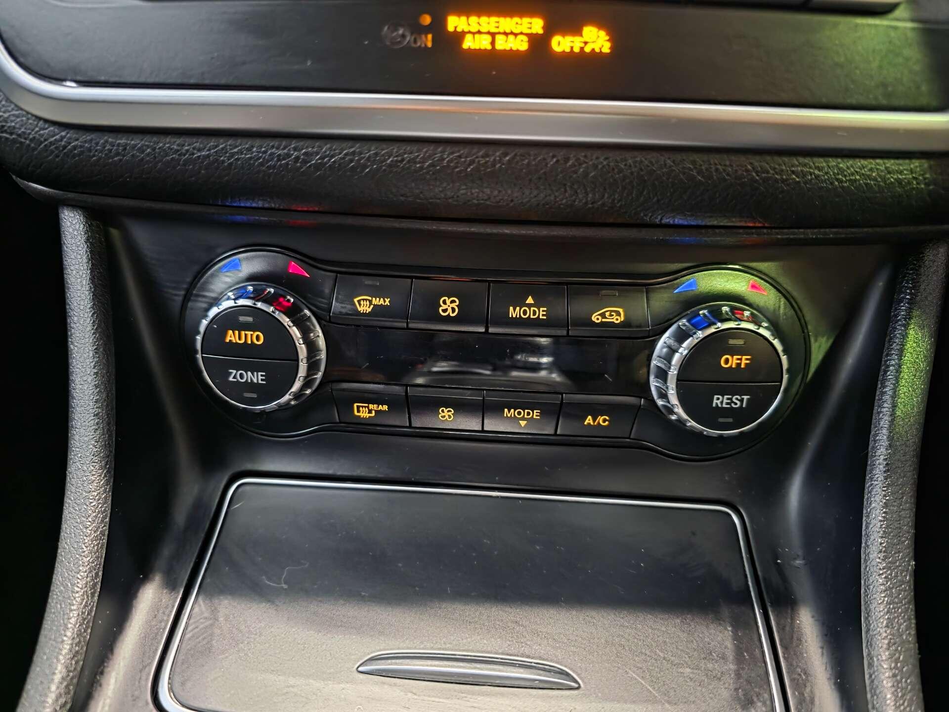 Mercedes-Benz GLA view 33
