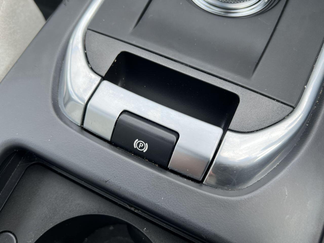 Land Rover Discovery Sport view 40