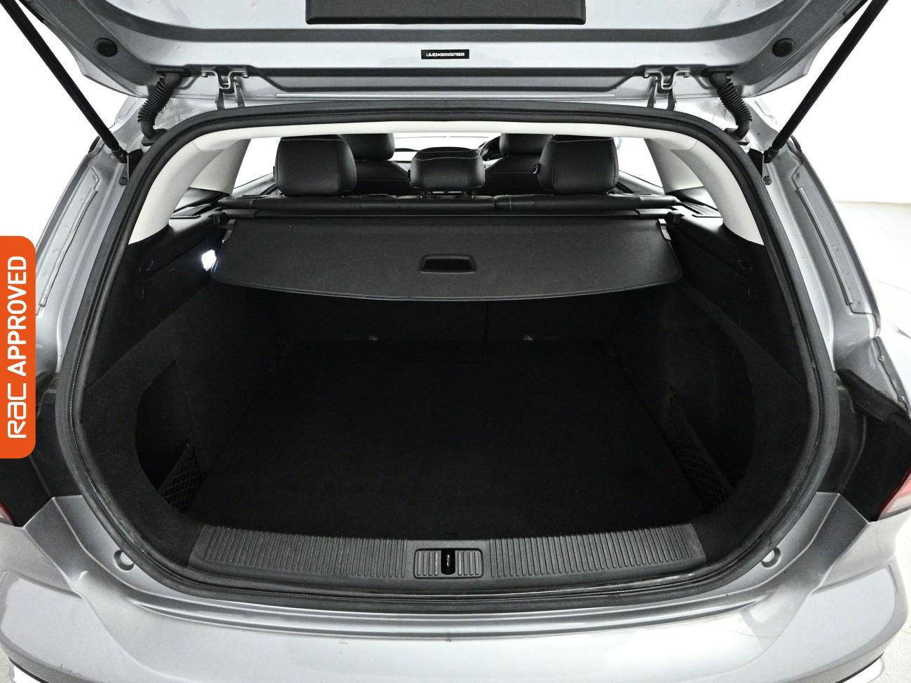 MG MG5 view 14