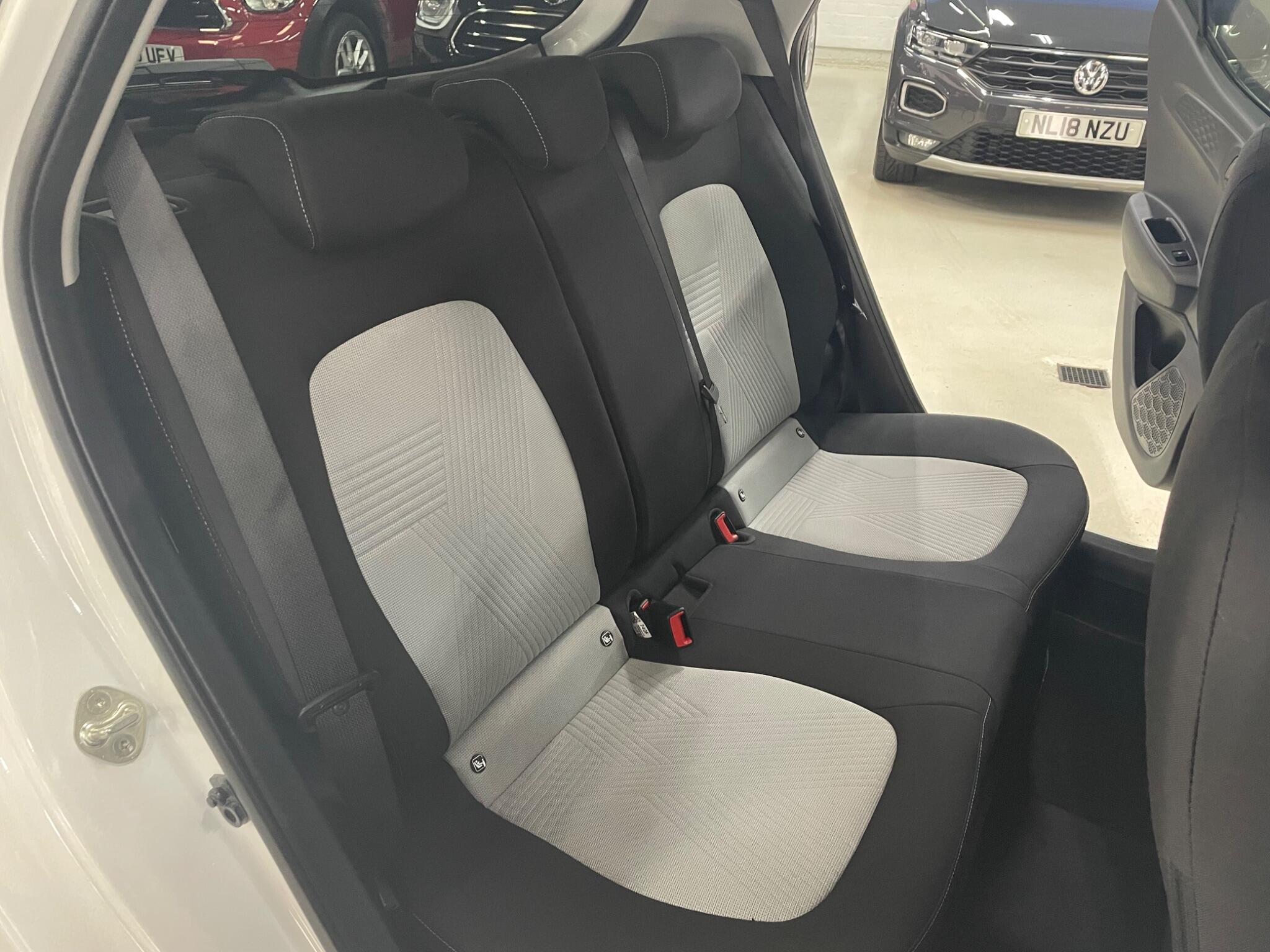 Hyundai I10 view 16