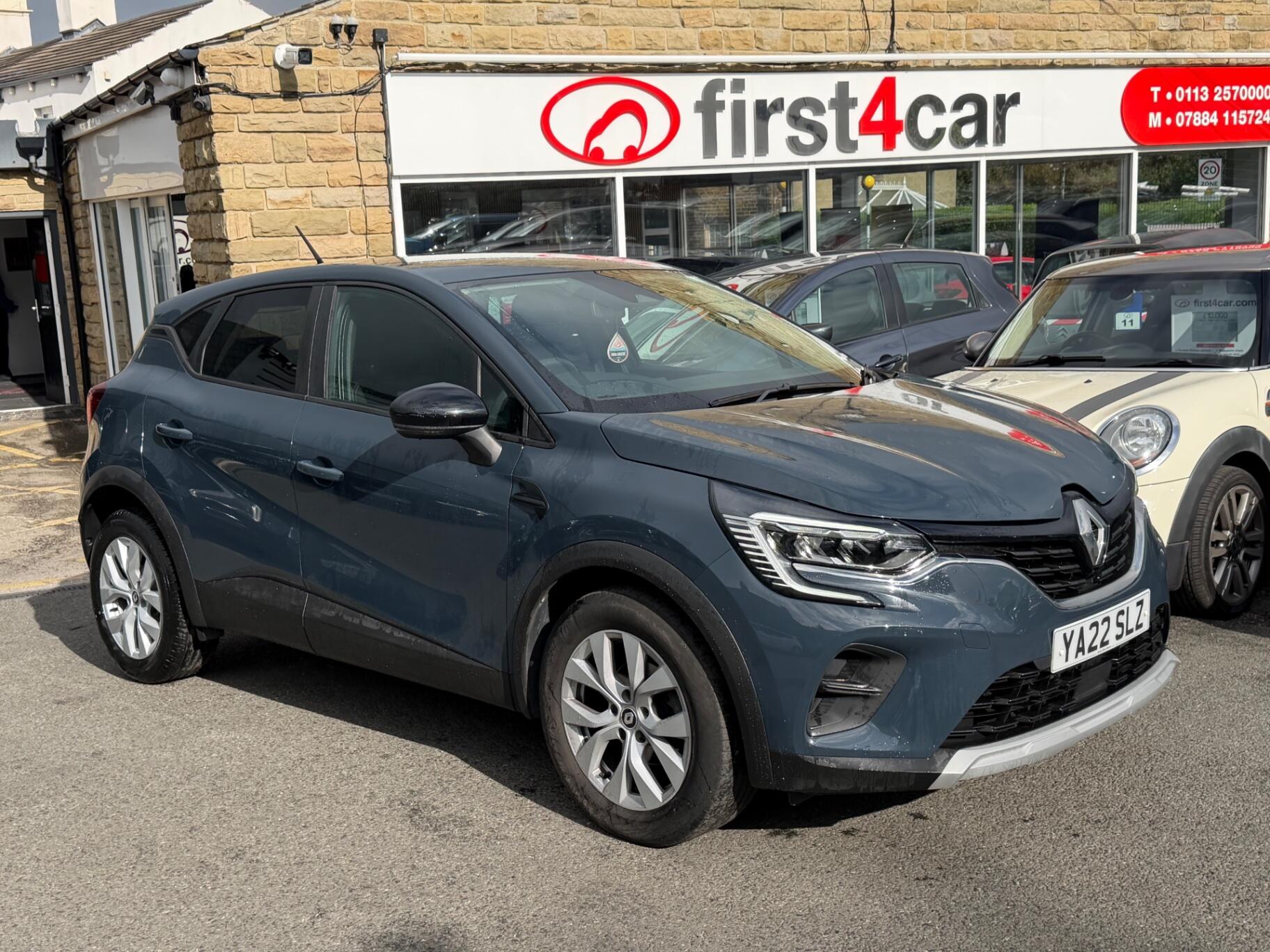 2022 Renault Captur in Blue for sale