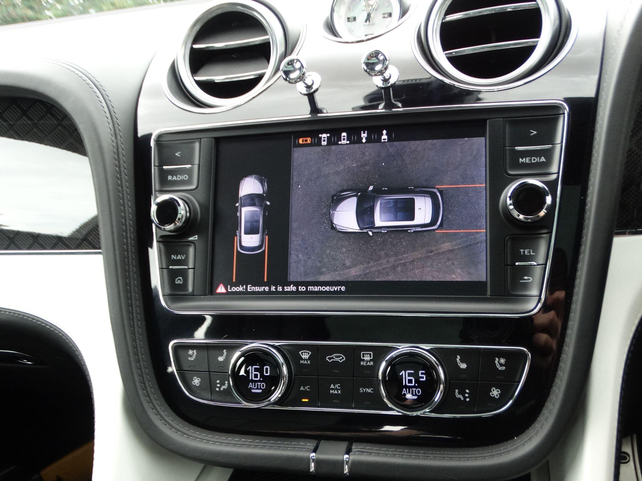 Bentley Bentayga view 37