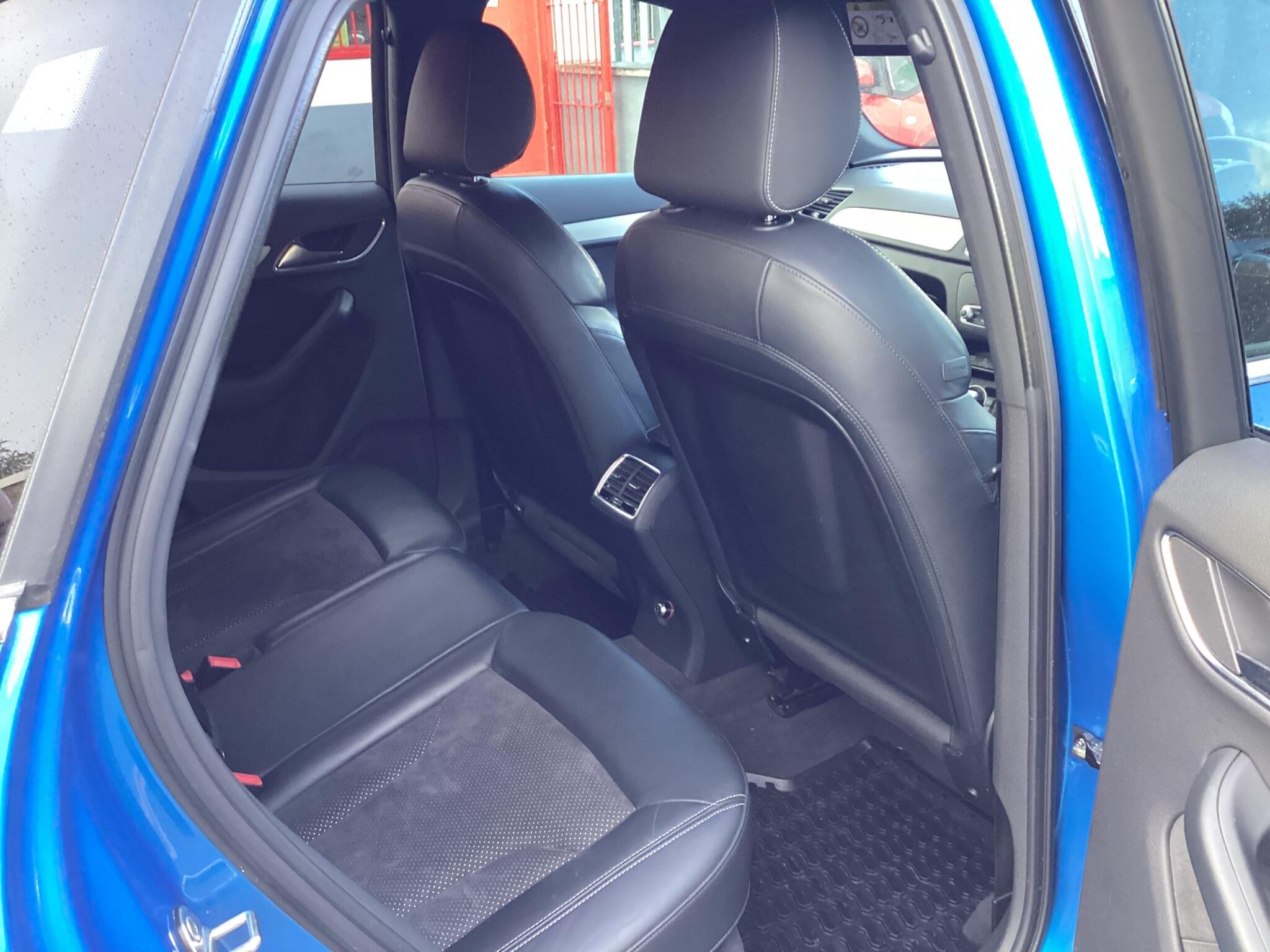 Audi Q3 view 14