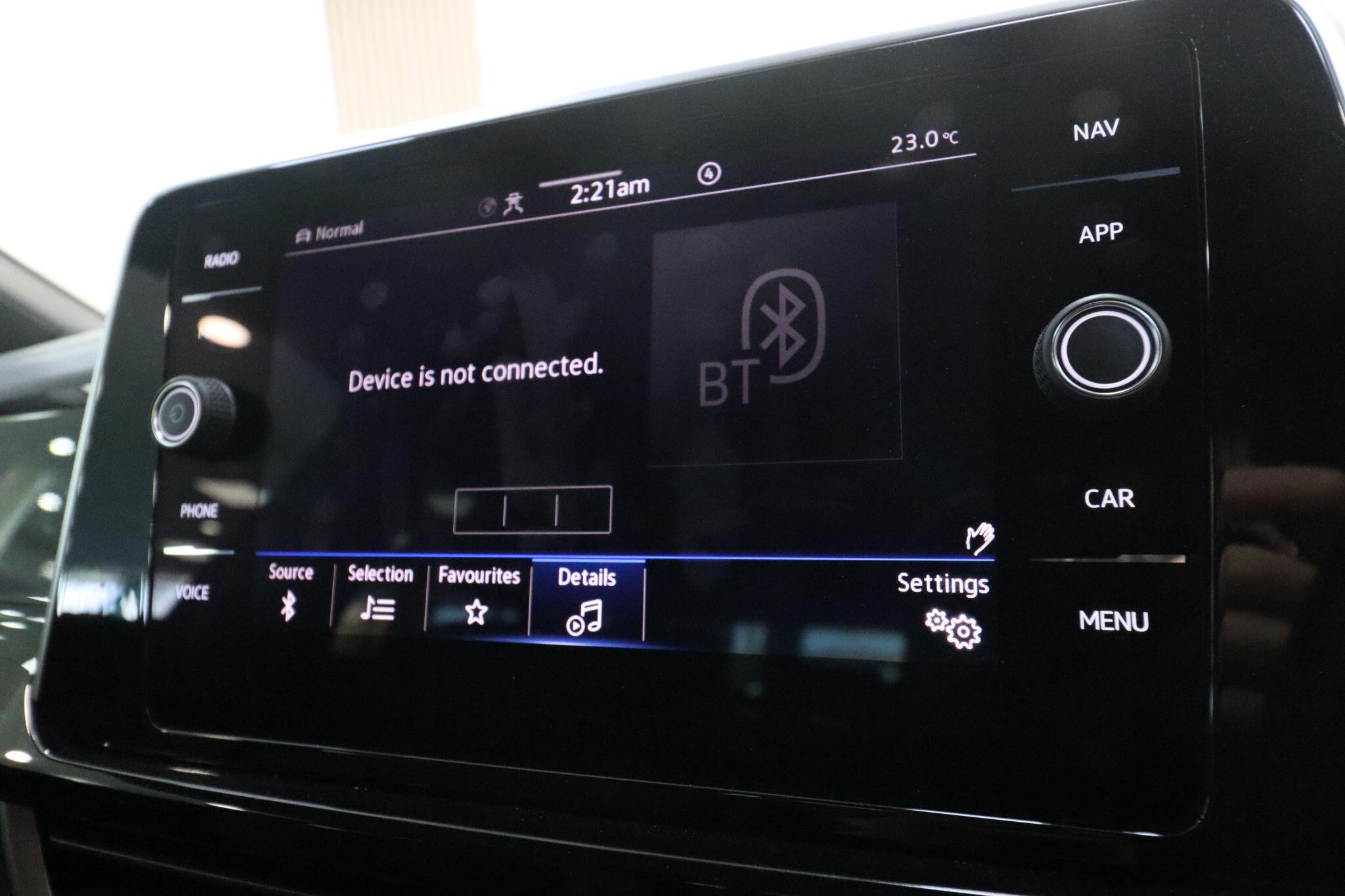 Volkswagen T-Roc view 25