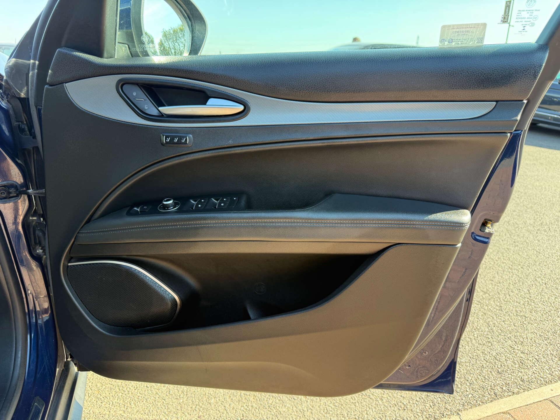Alfa Romeo Stelvio view 28