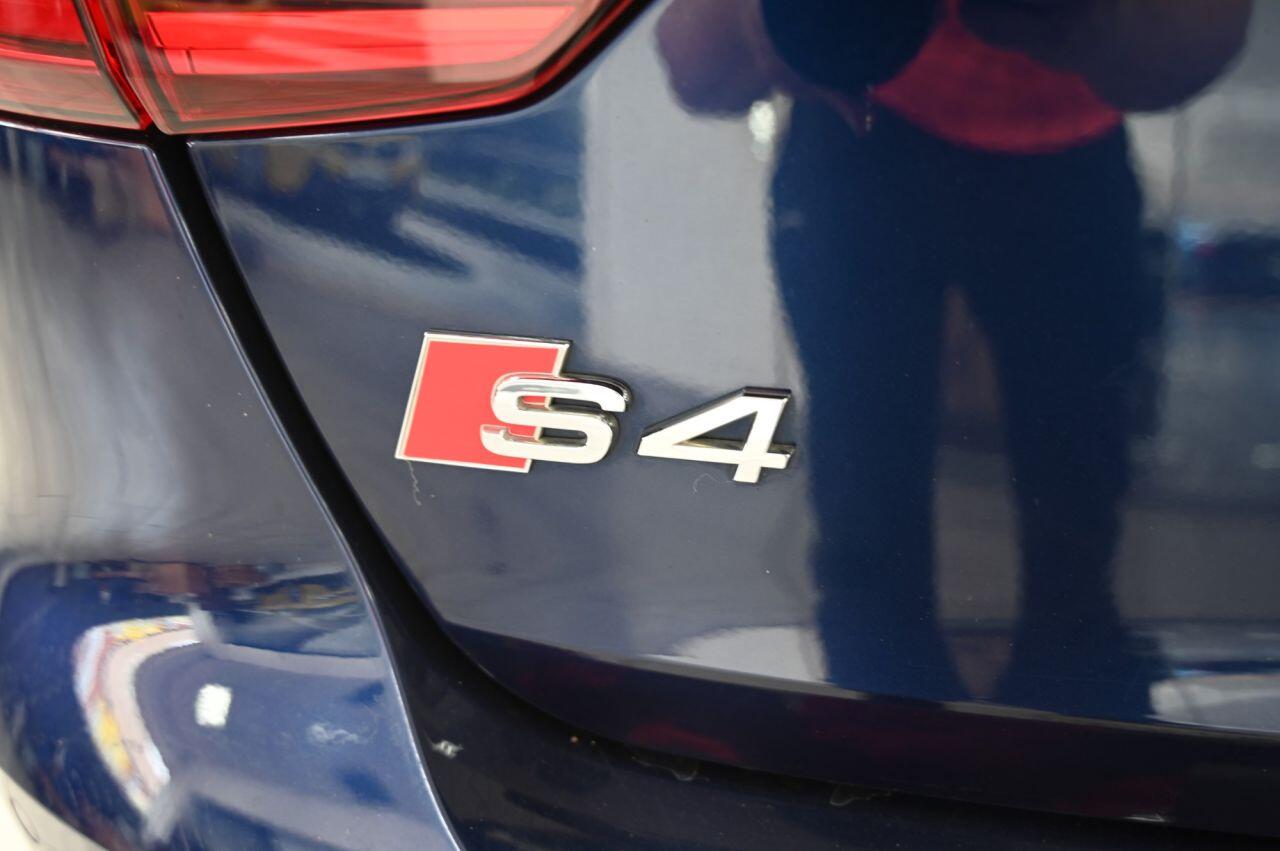 Audi S4 Avant view 45