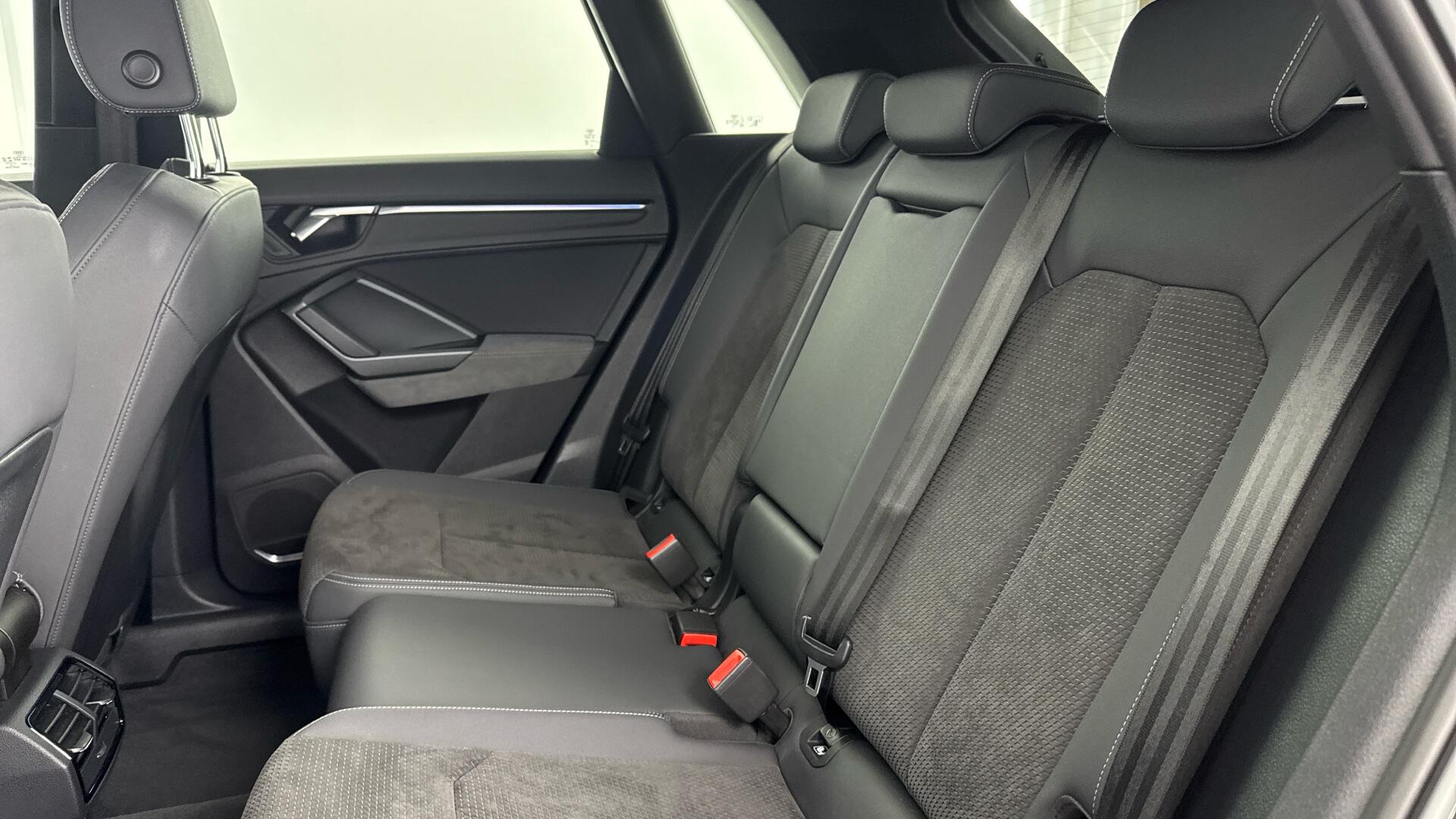Audi Q3 view 14